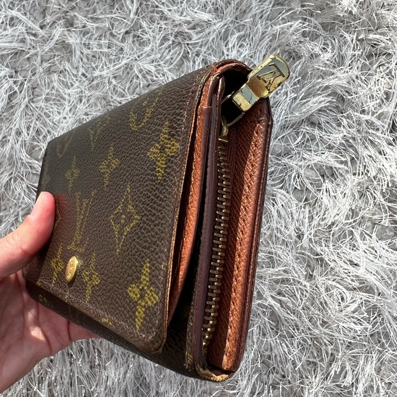 LOUIS VUITTON MONOGRAM WALLET - Picture 12 of 13